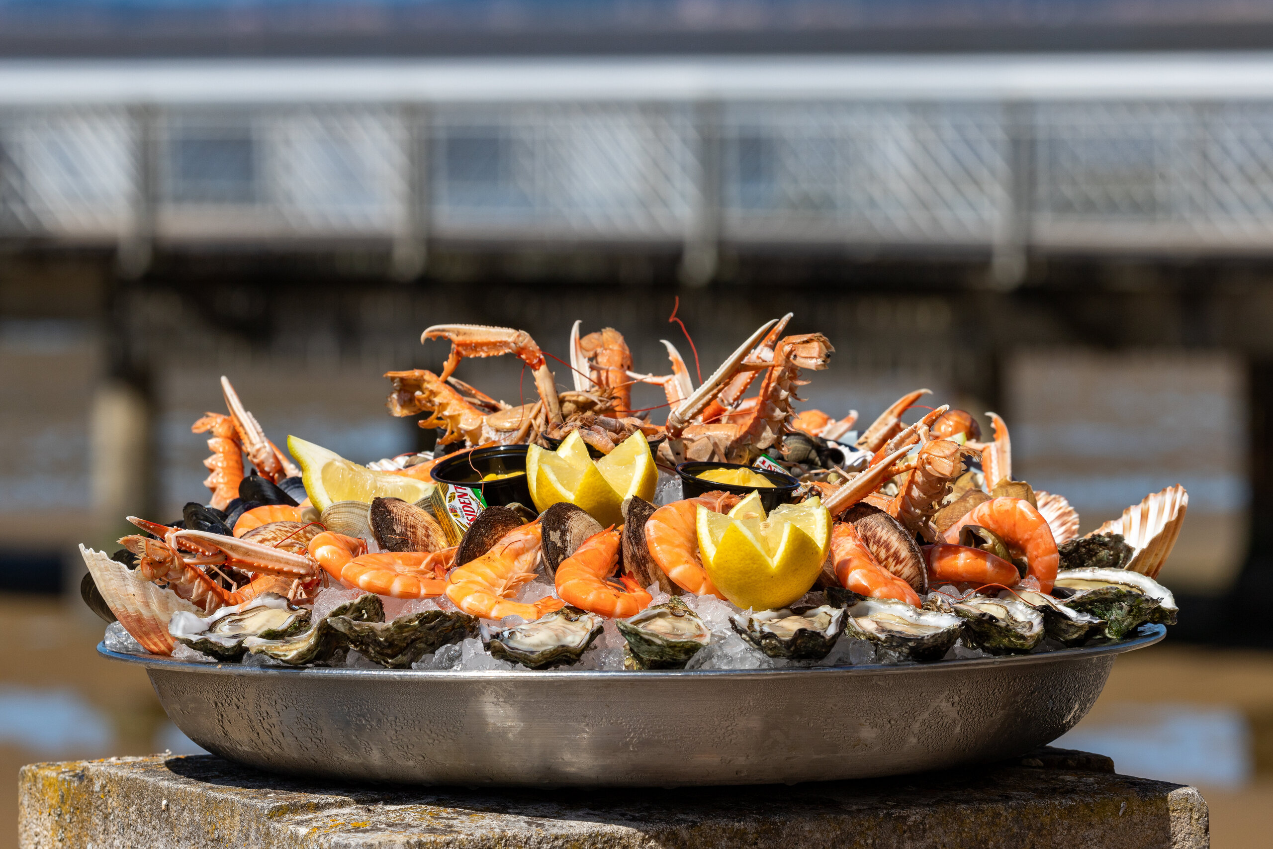 plateau de fruits de mer avec vue sur le bassin d'arcachon